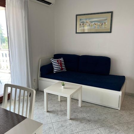 Nada And Family Apartment Ровинско село Екстериор снимка