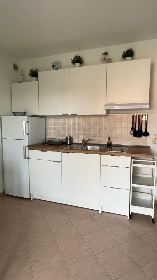 Nada And Family Apartment Ровинско село Екстериор снимка