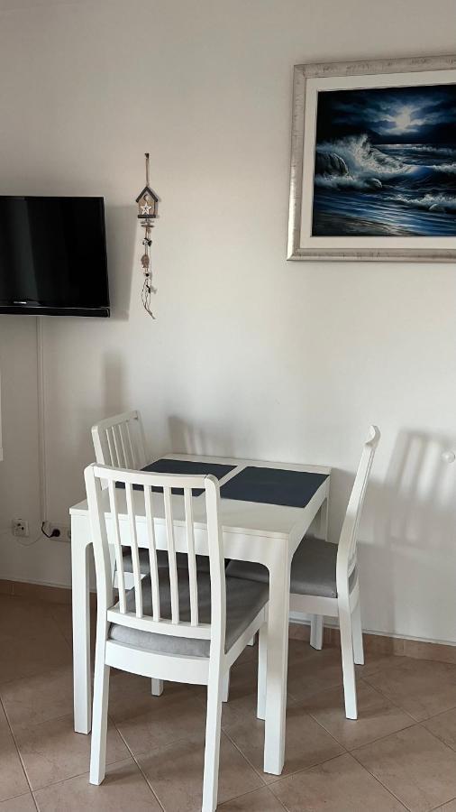 Nada And Family Apartment Ровинско село Екстериор снимка
