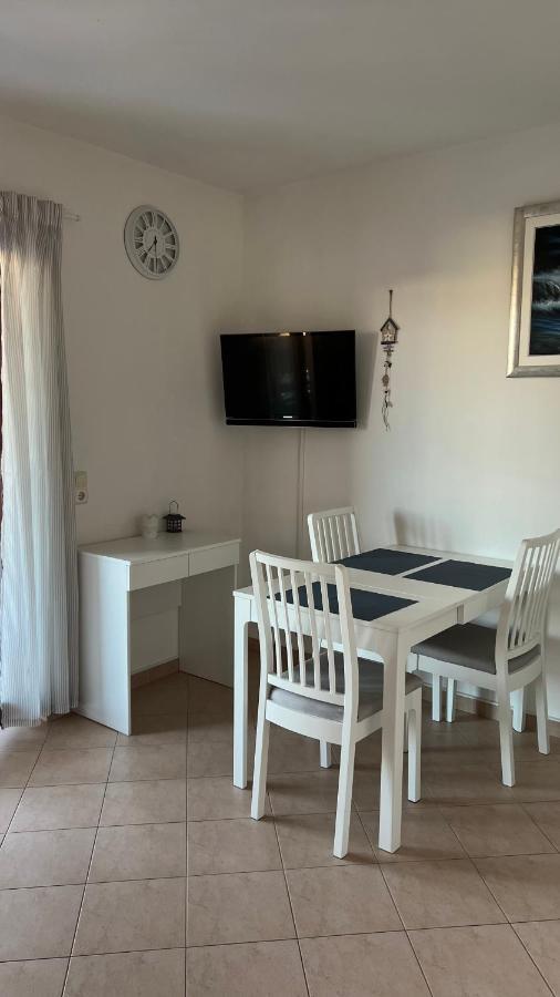 Nada And Family Apartment Ровинско село Екстериор снимка