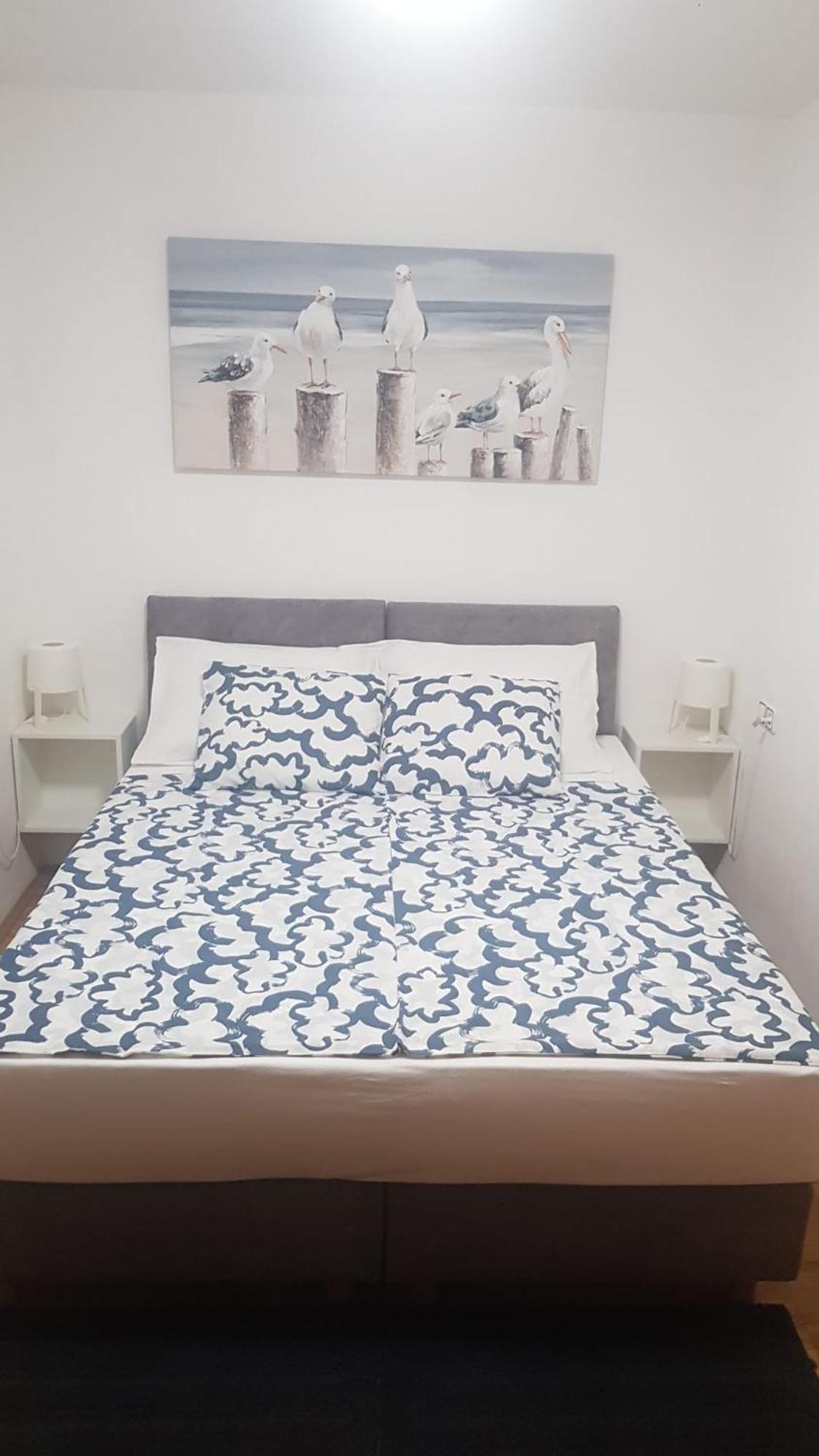 Nada And Family Apartment Ровинско село Екстериор снимка