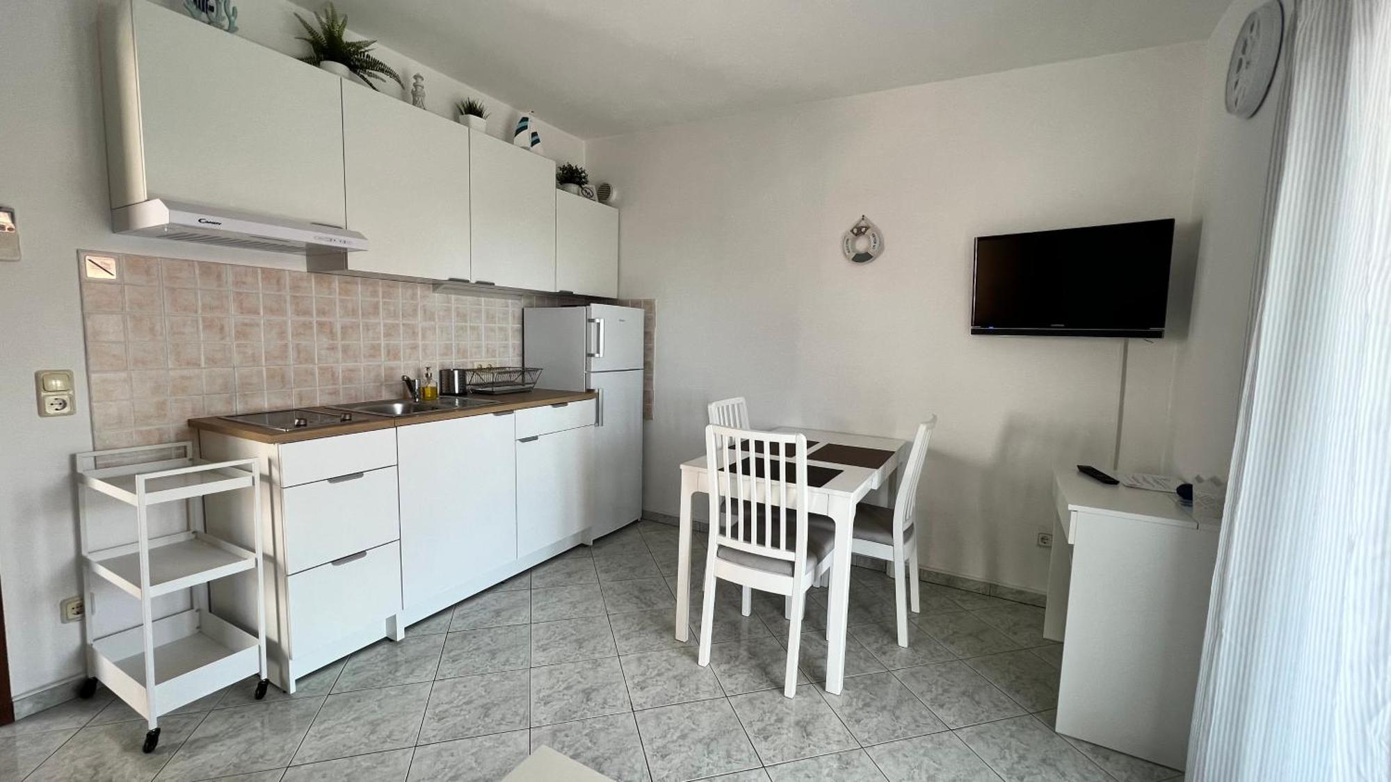 Nada And Family Apartment Ровинско село Екстериор снимка