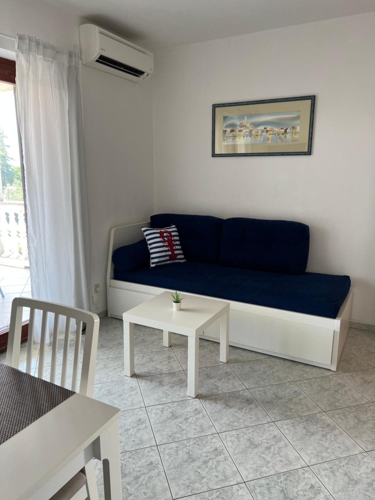 Nada And Family Apartment Ровинско село Екстериор снимка