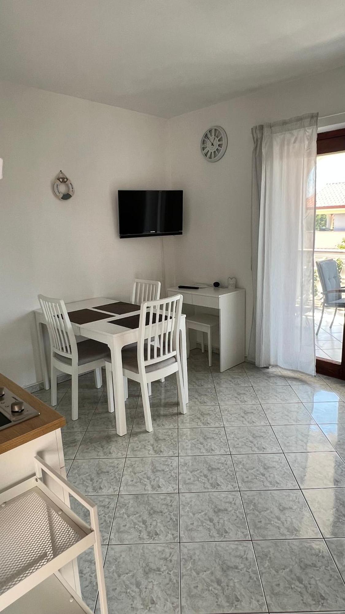 Nada And Family Apartment Ровинско село Екстериор снимка