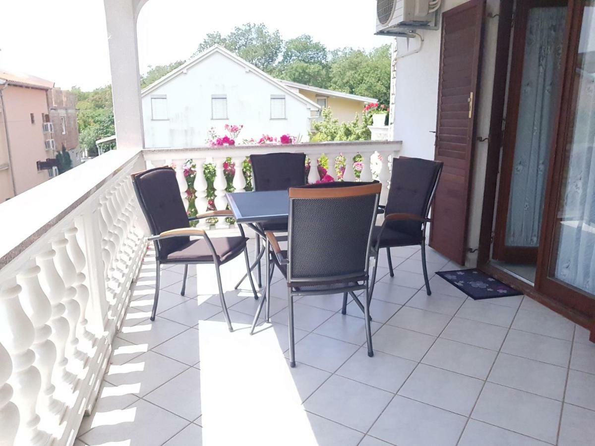 Nada And Family Apartment Ровинско село Екстериор снимка