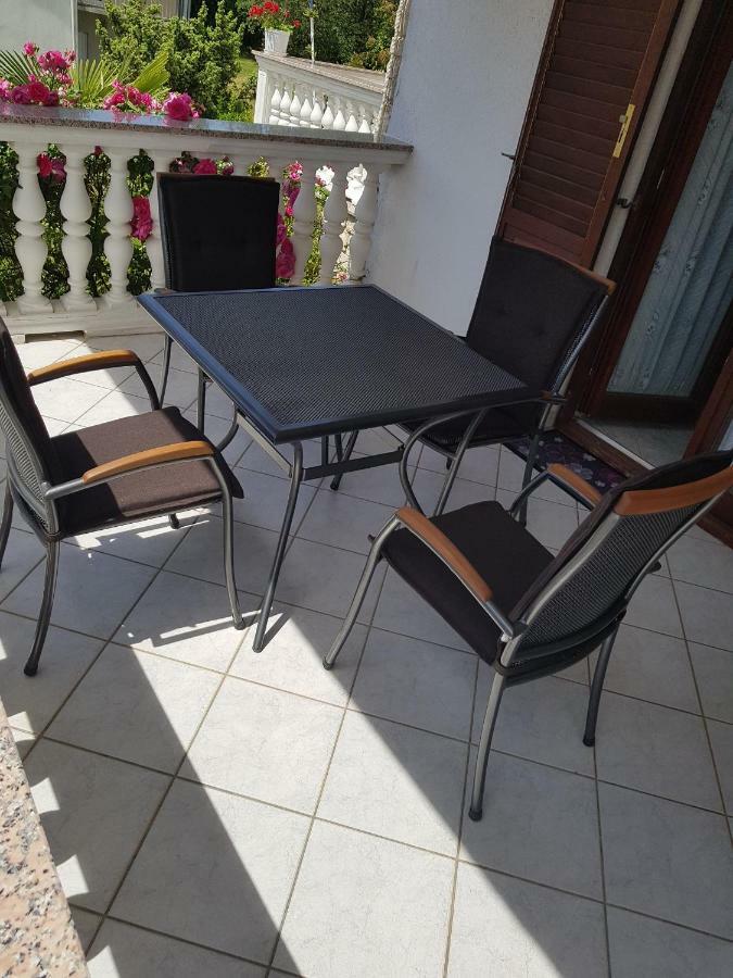 Nada And Family Apartment Ровинско село Екстериор снимка