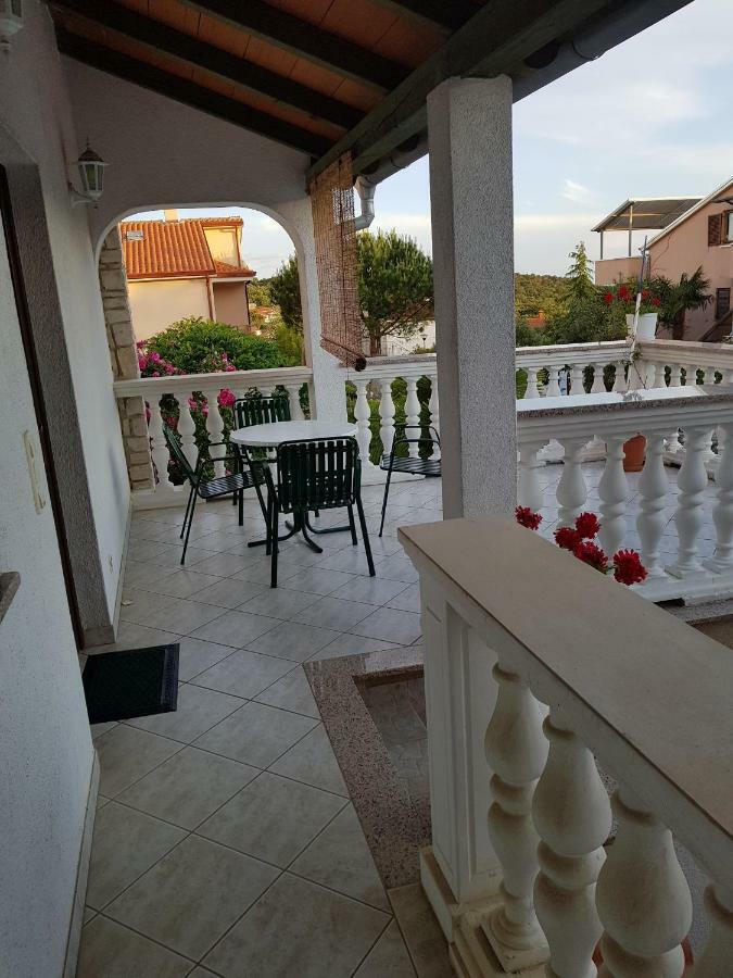 Nada And Family Apartment Ровинско село Екстериор снимка