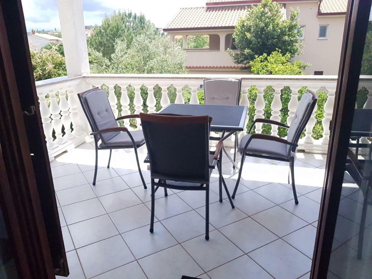 Nada And Family Apartment Ровинско село Екстериор снимка