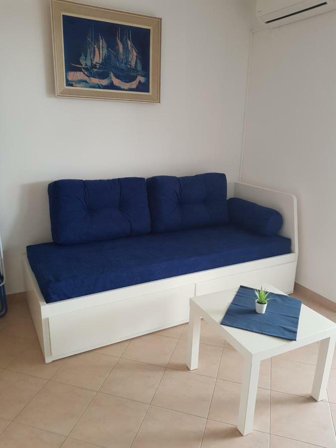 Nada And Family Apartment Ровинско село Екстериор снимка